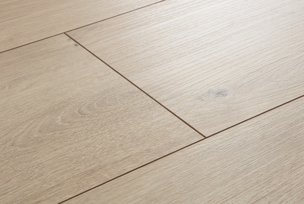 Kaindl Aqua Pro Ferran Chillwood Laminate Close Up